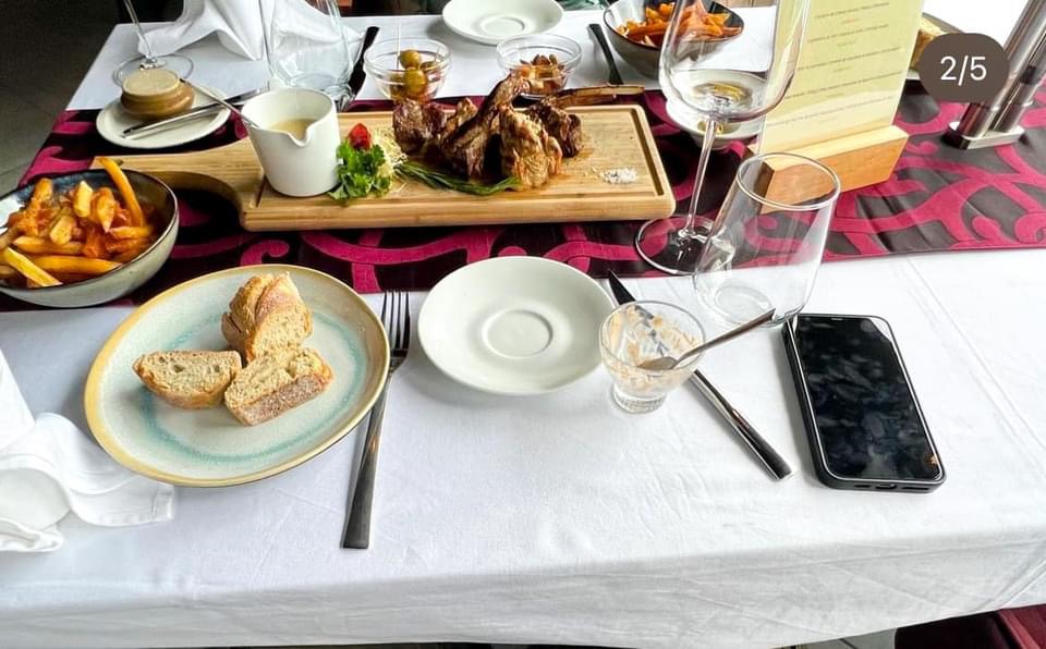 ROXY LOUNGE - Photo 1